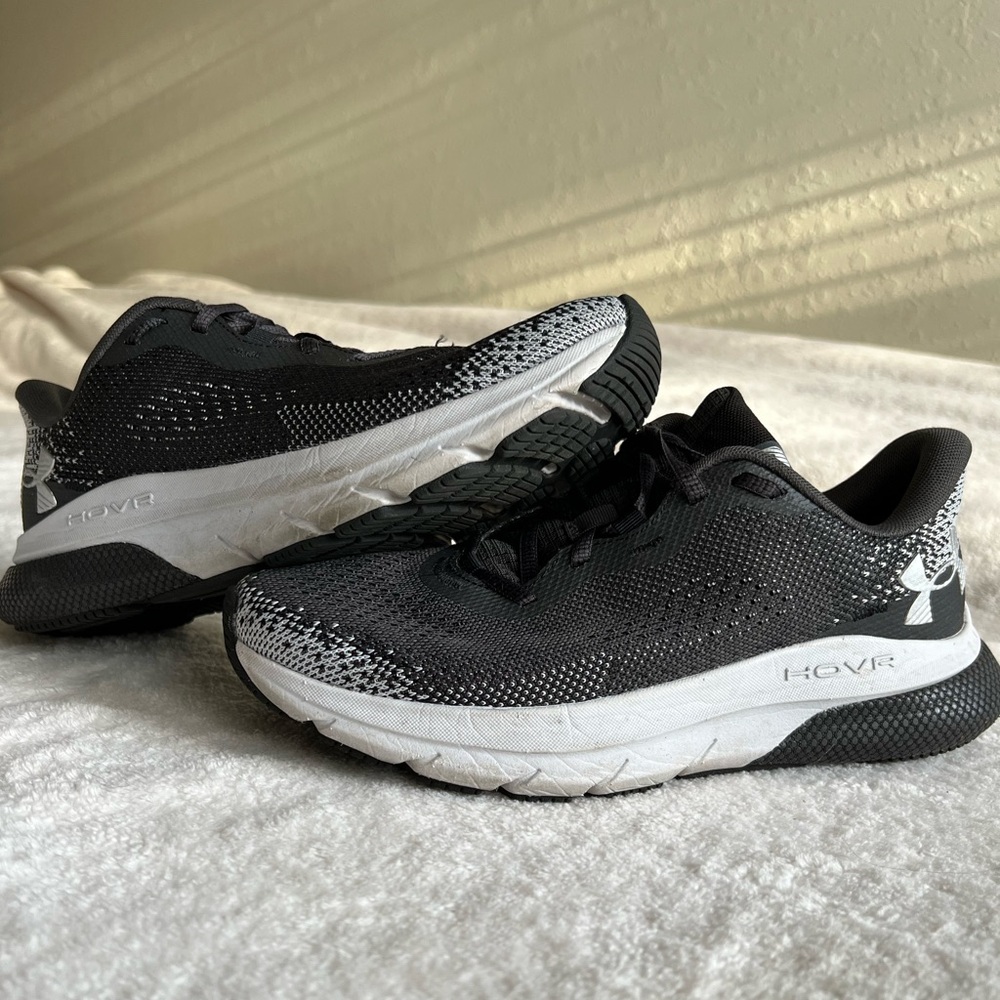 Under Armour HOVR Turbulence 2 (Women’s Size 9/Men’s Size 7)